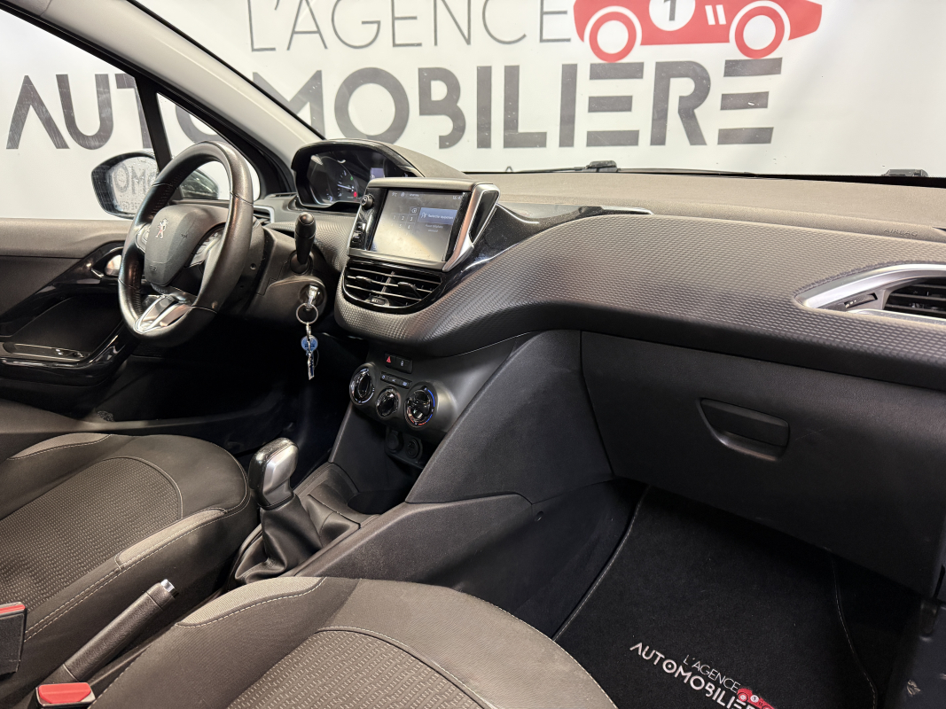 Peugeot 208 — 13
