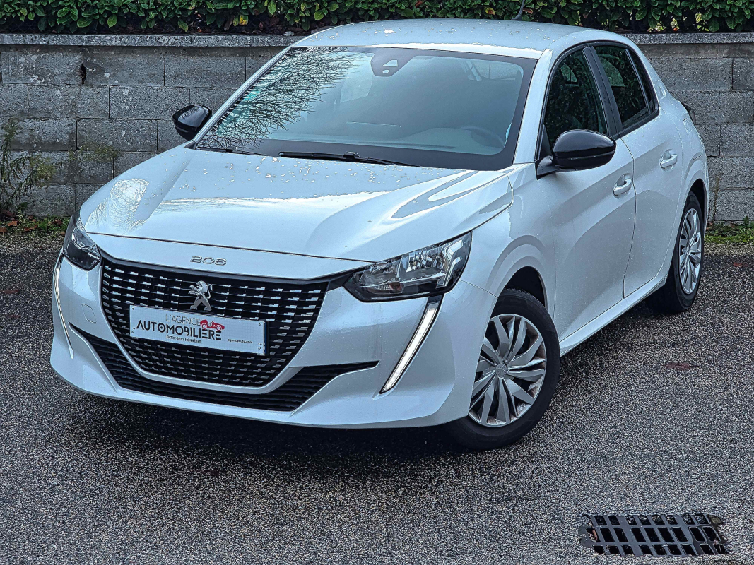 Peugeot 208 — 3