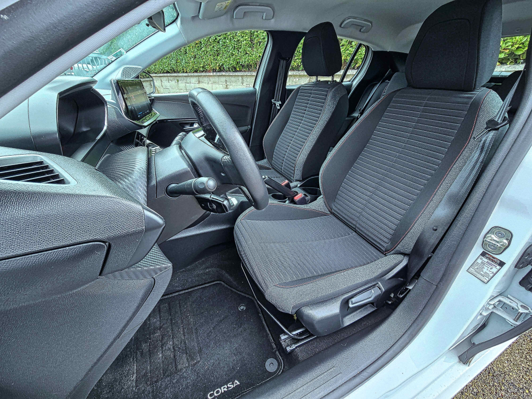 Peugeot 208 — 15