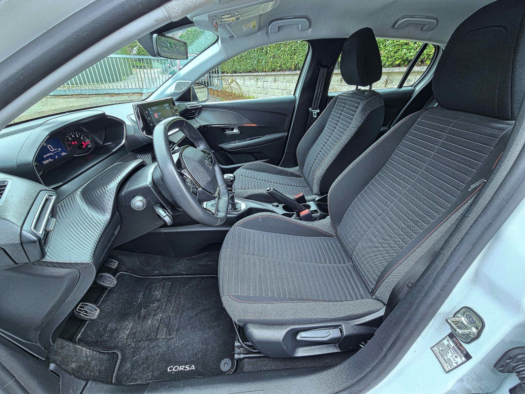Peugeot 208 — 13