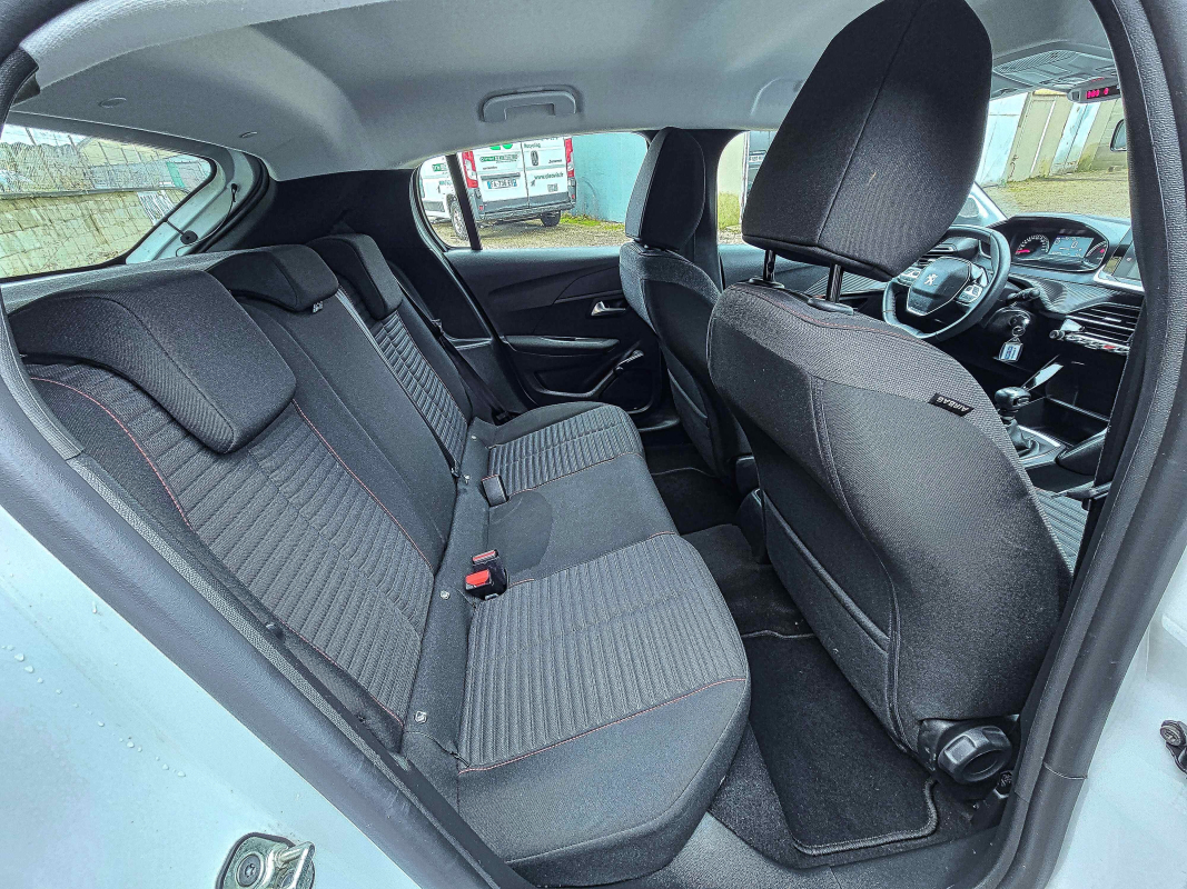 Peugeot 208 — 16