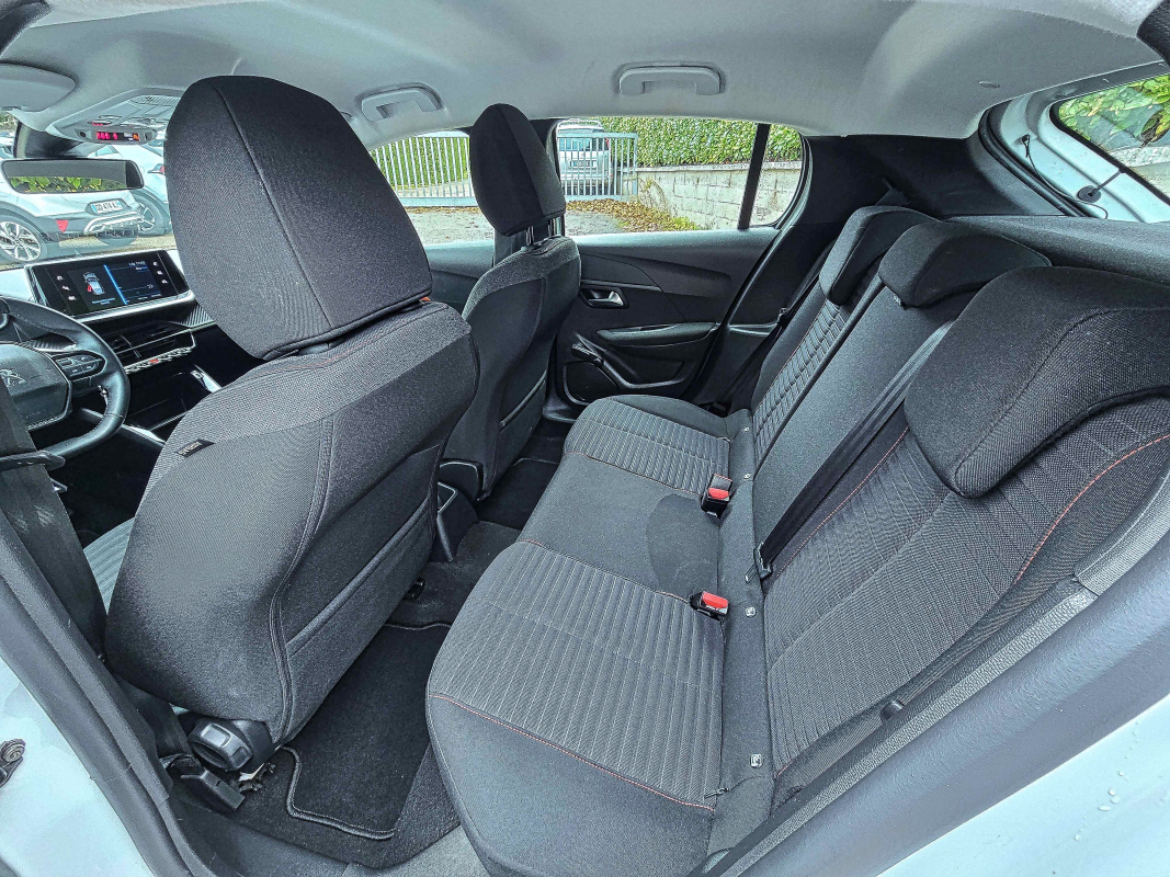Peugeot 208 — 17