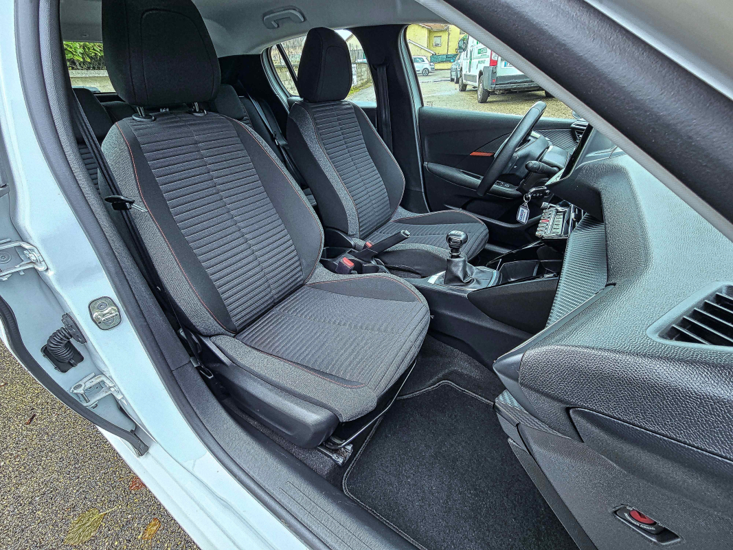Peugeot 208 — 18