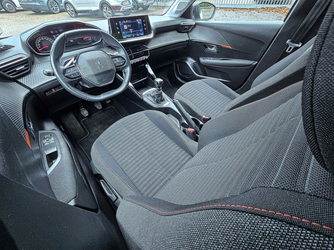 Peugeot 208 — 20