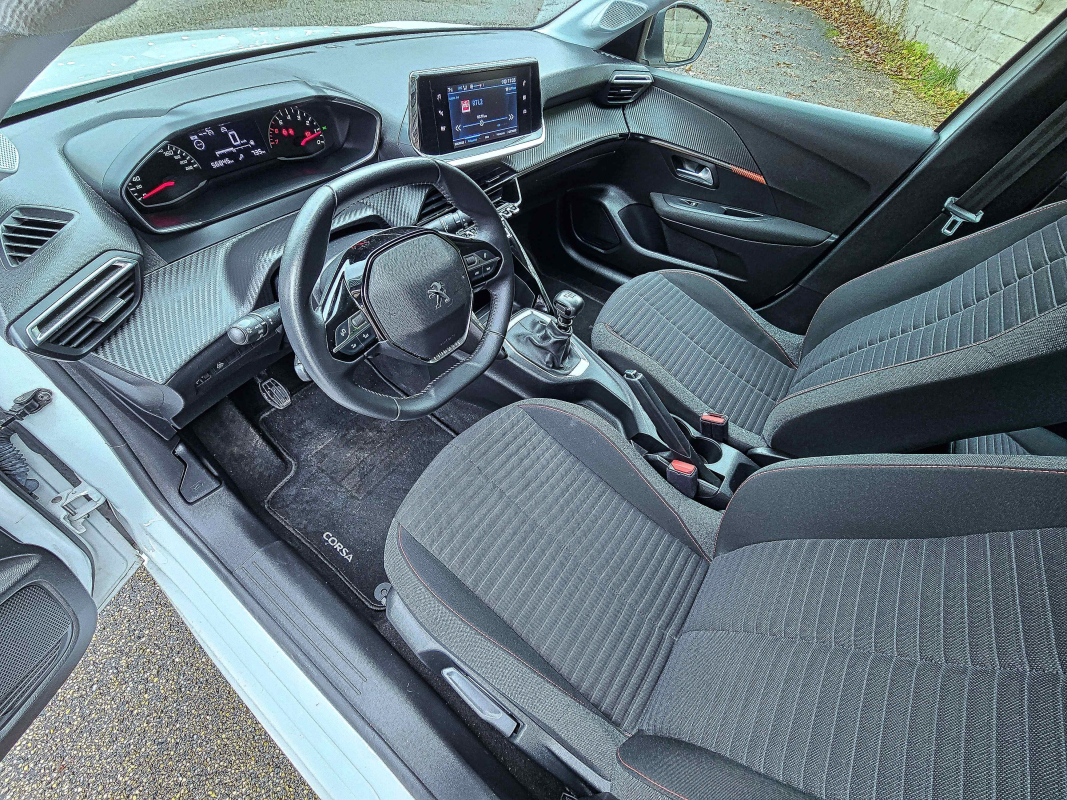 Peugeot 208 — 21