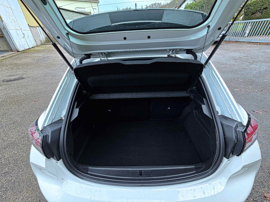 Peugeot 208 — 10