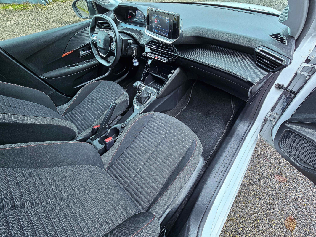 Peugeot 208 — 19