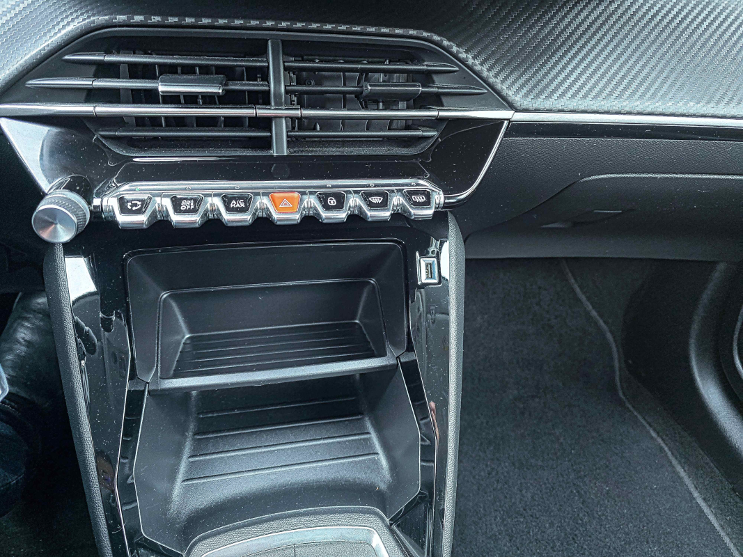 Peugeot 208 — 30