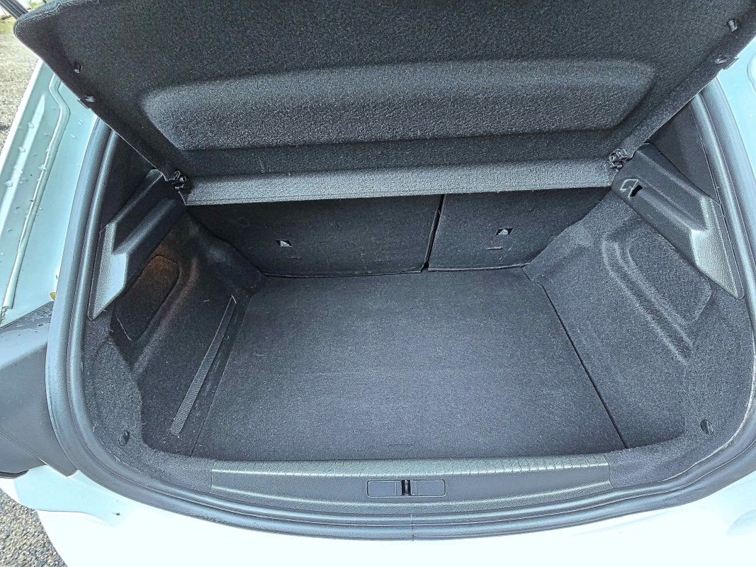 Peugeot 208 — 11
