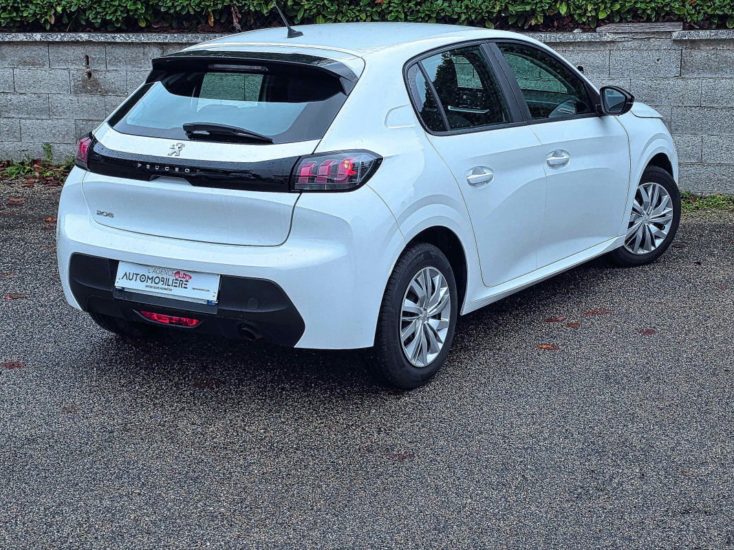 Peugeot 208 — 8