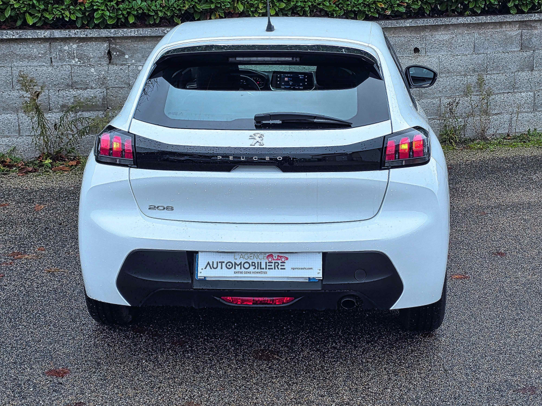 Peugeot 208 — 9