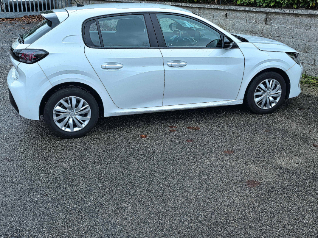 Peugeot 208 — 6