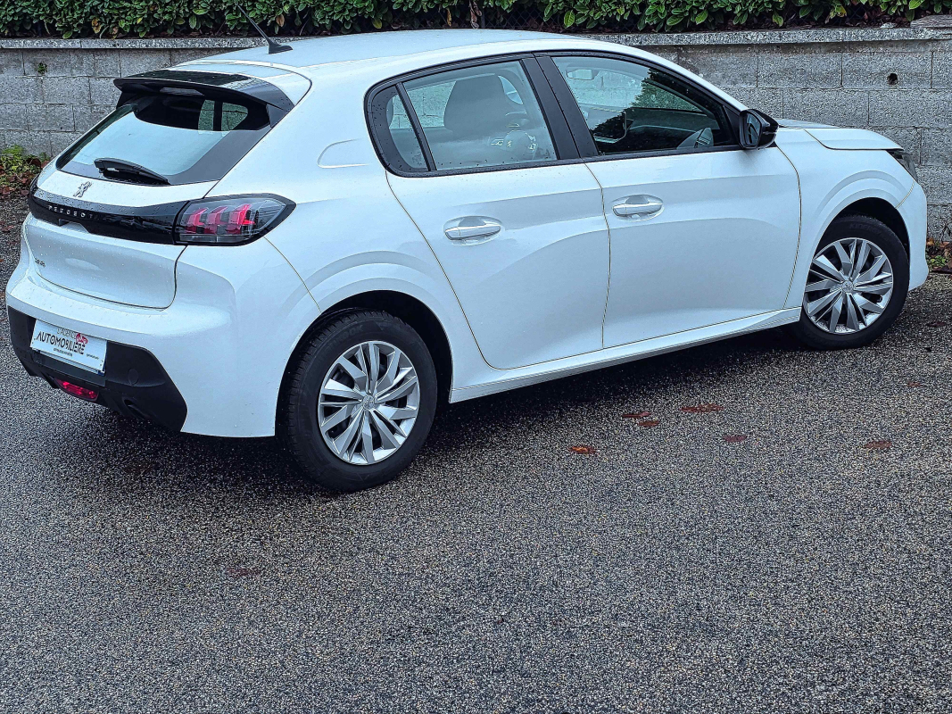 Peugeot 208 — 7