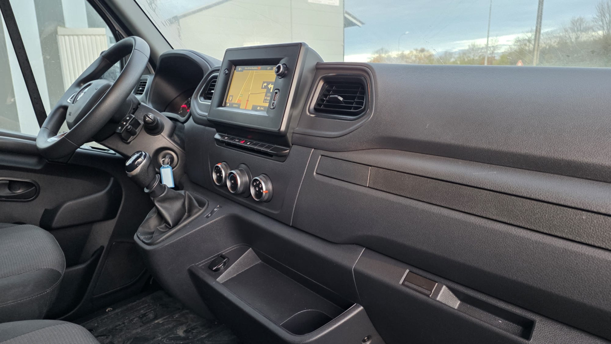 Renault Master — 12