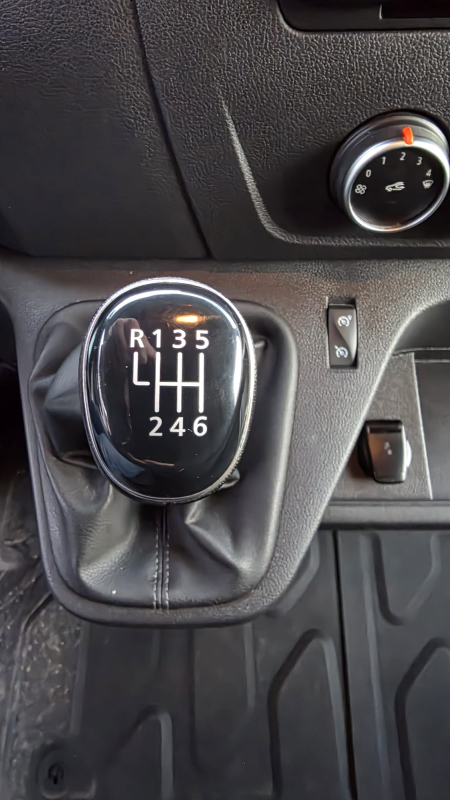 Renault Master — 19