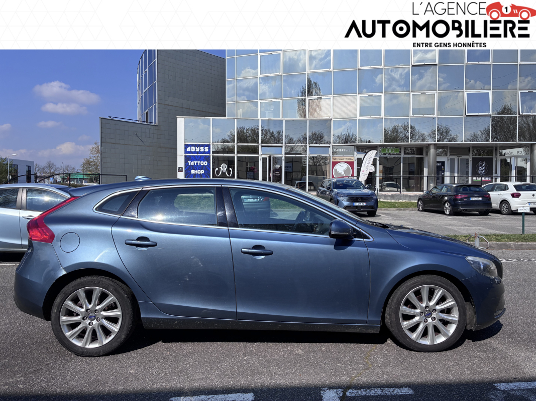 Volvo V40 — 2