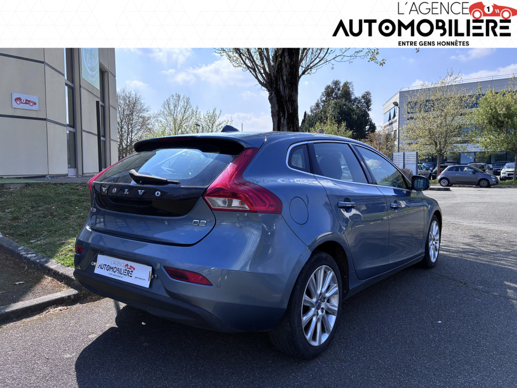 Volvo V40 — 3