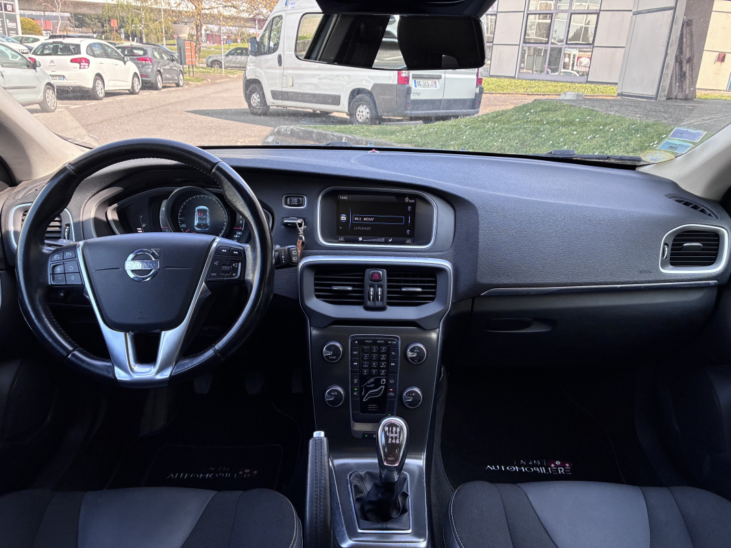 Volvo V40 — 11