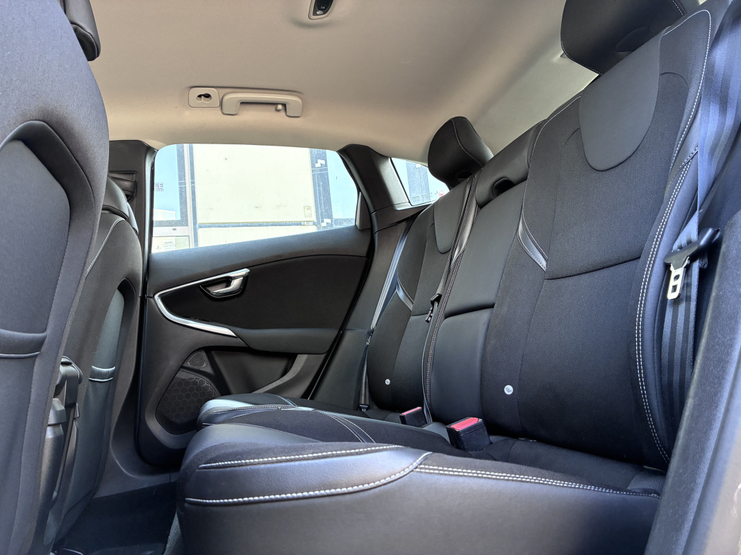 Volvo V40 — 14