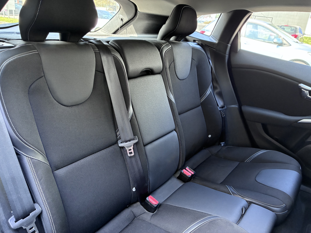Volvo V40 — 13
