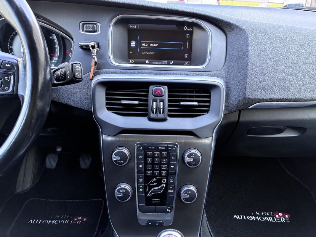 Volvo V40 — 16