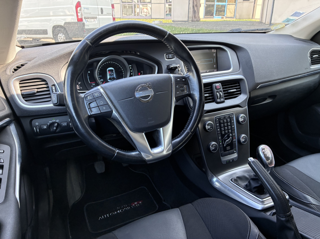 Volvo V40 — 10
