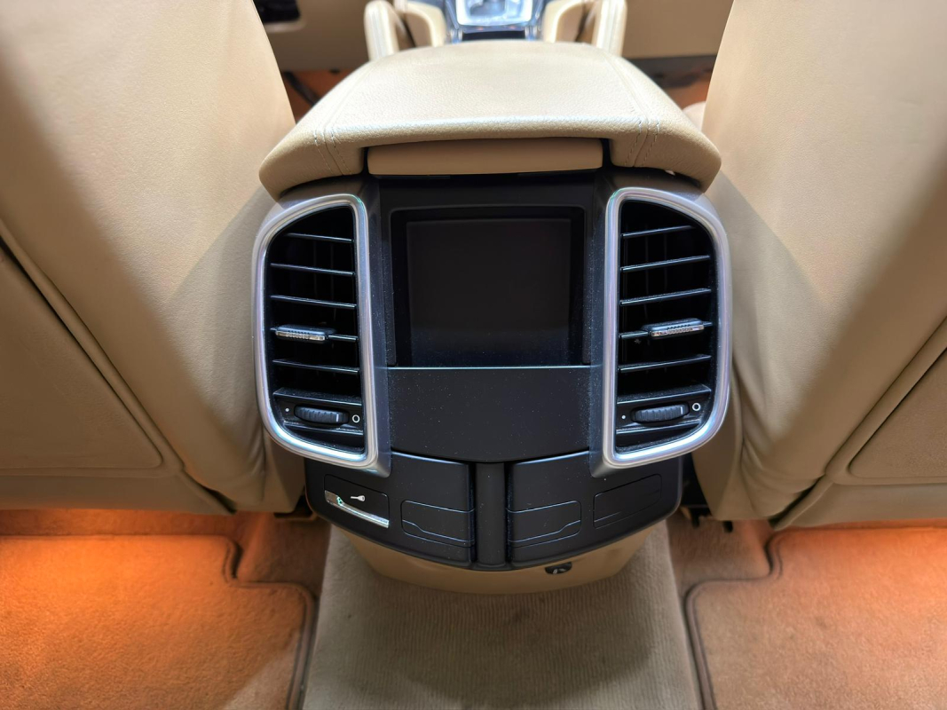 Porsche Cayenne — 25