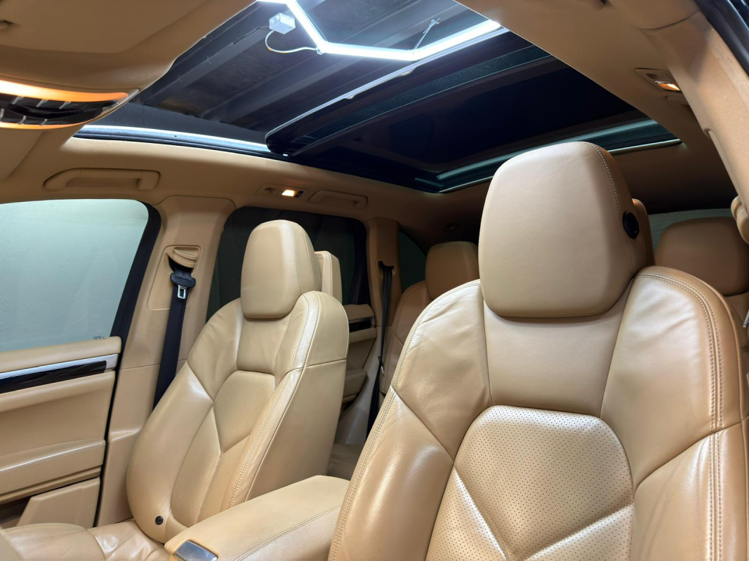 Porsche Cayenne — 10