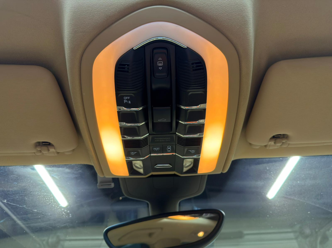 Porsche Cayenne — 24