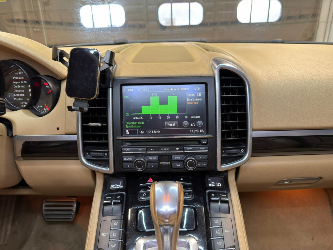 Porsche Cayenne — 16