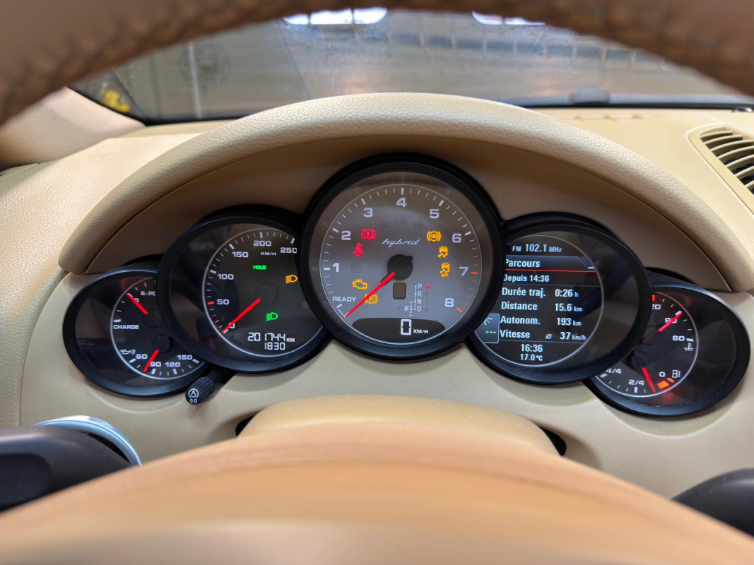 Porsche Cayenne — 14