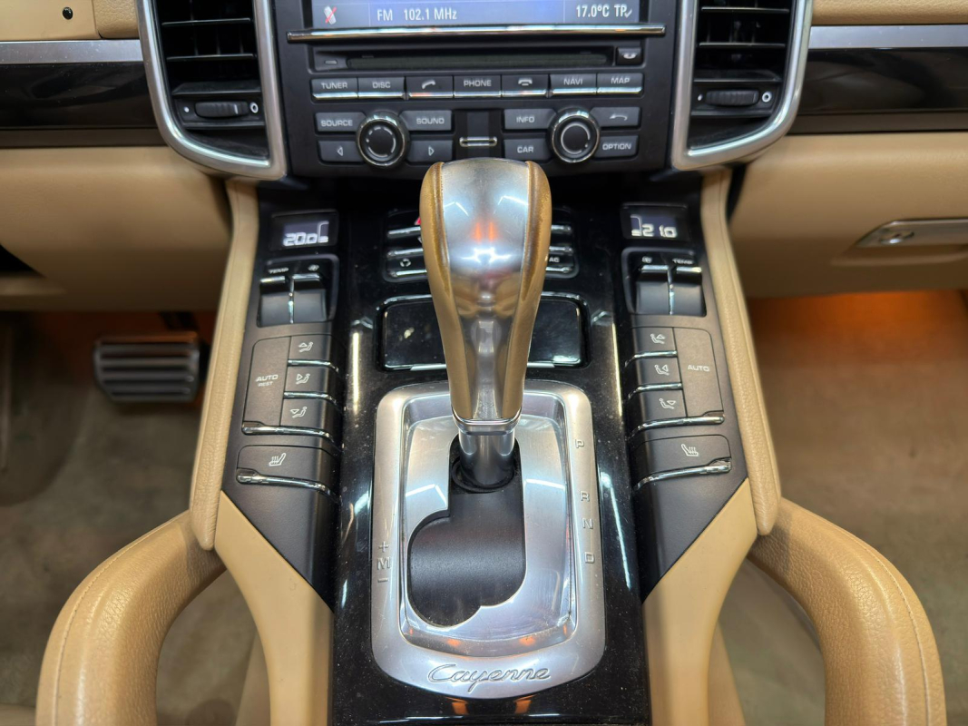Porsche Cayenne — 17