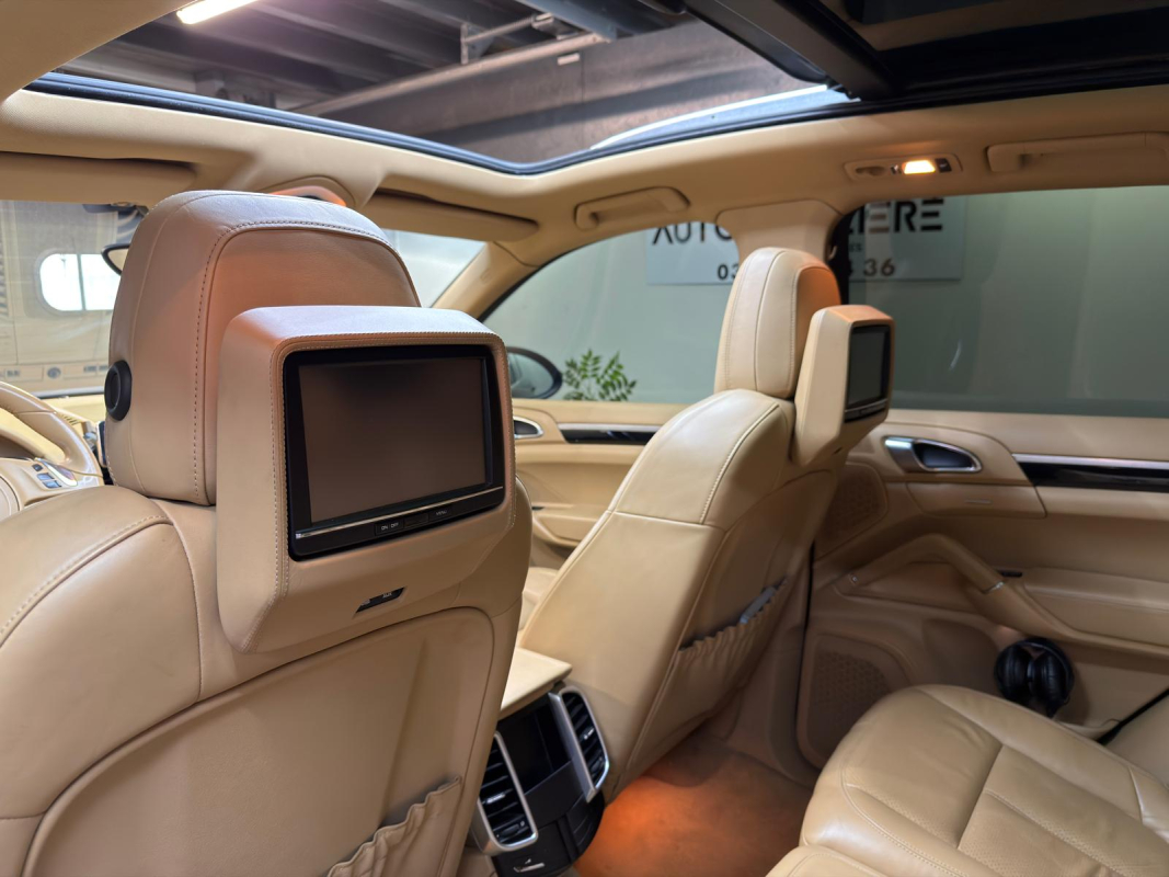 Porsche Cayenne — 21