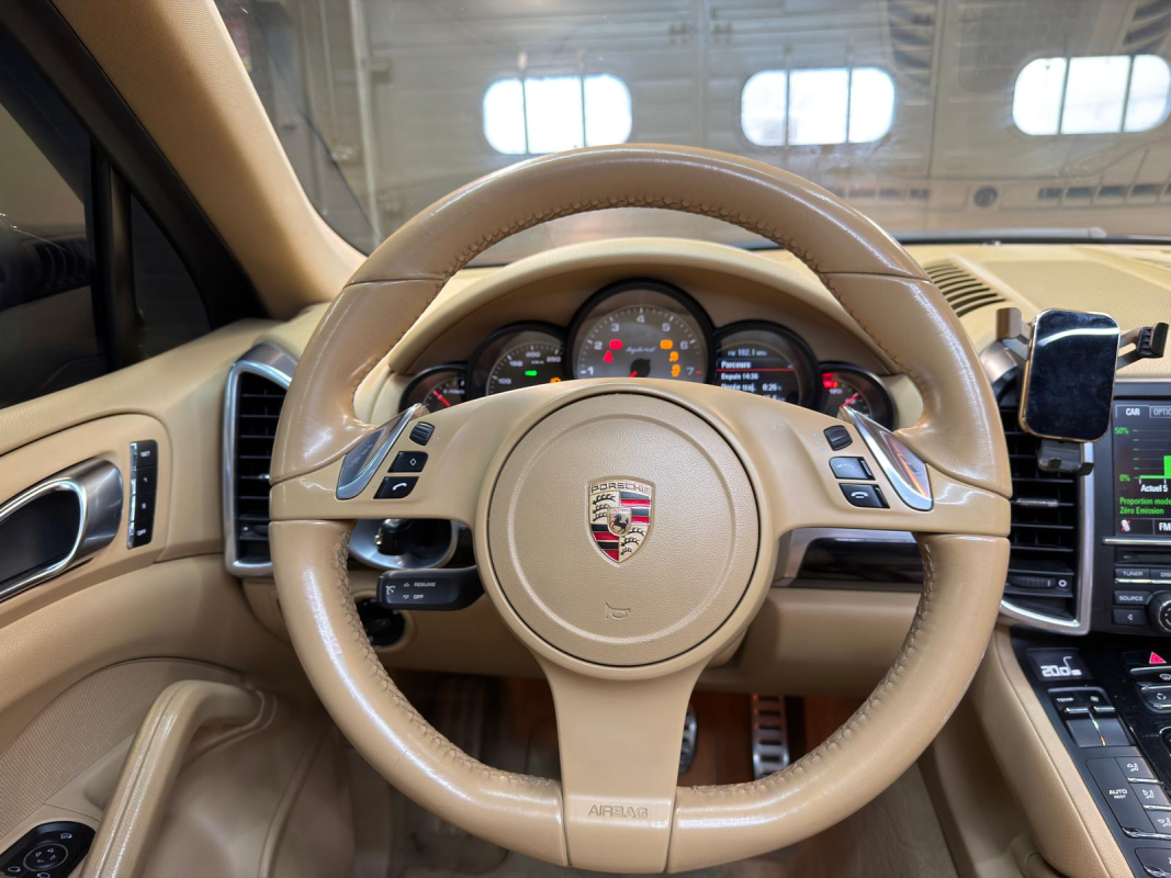 Porsche Cayenne — 13