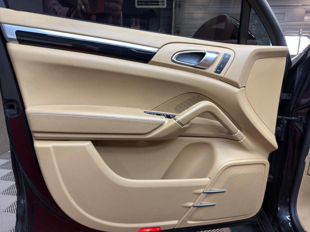 Porsche Cayenne — 26