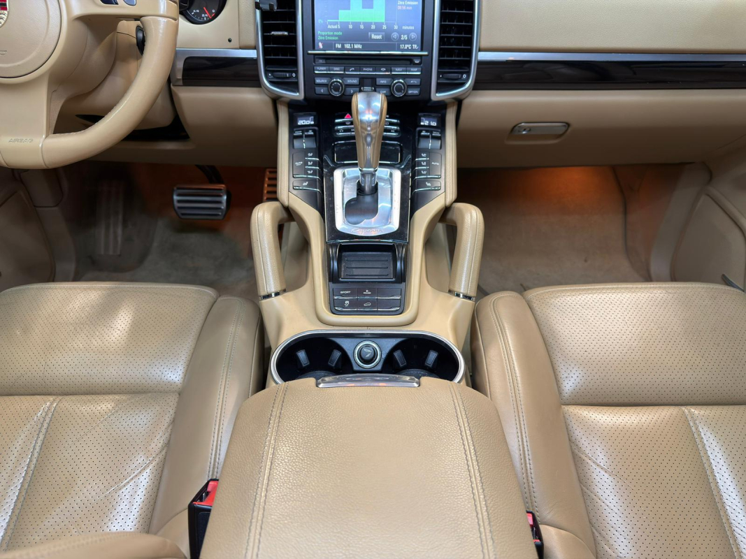Porsche Cayenne — 18