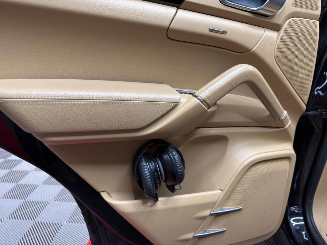 Porsche Cayenne — 27