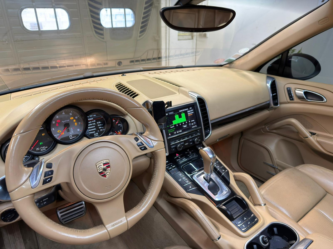 Porsche Cayenne — 12