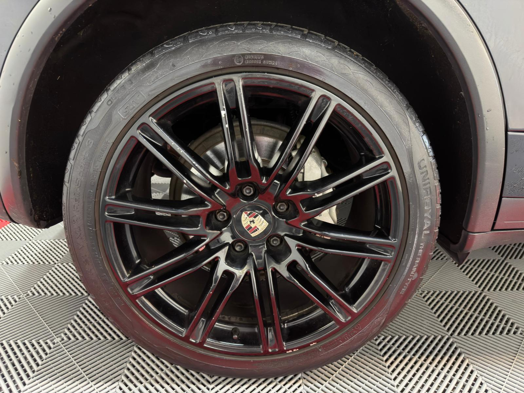 Porsche Cayenne — 30