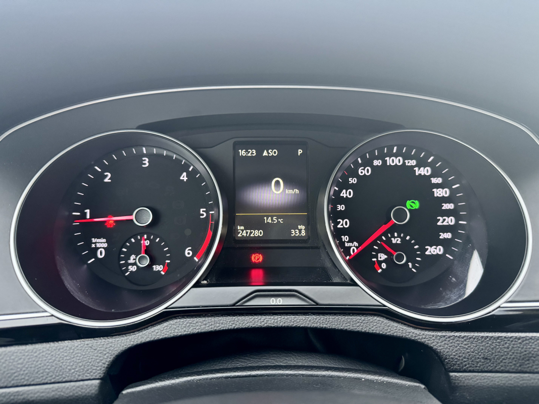 Volkswagen Passat SW — 11