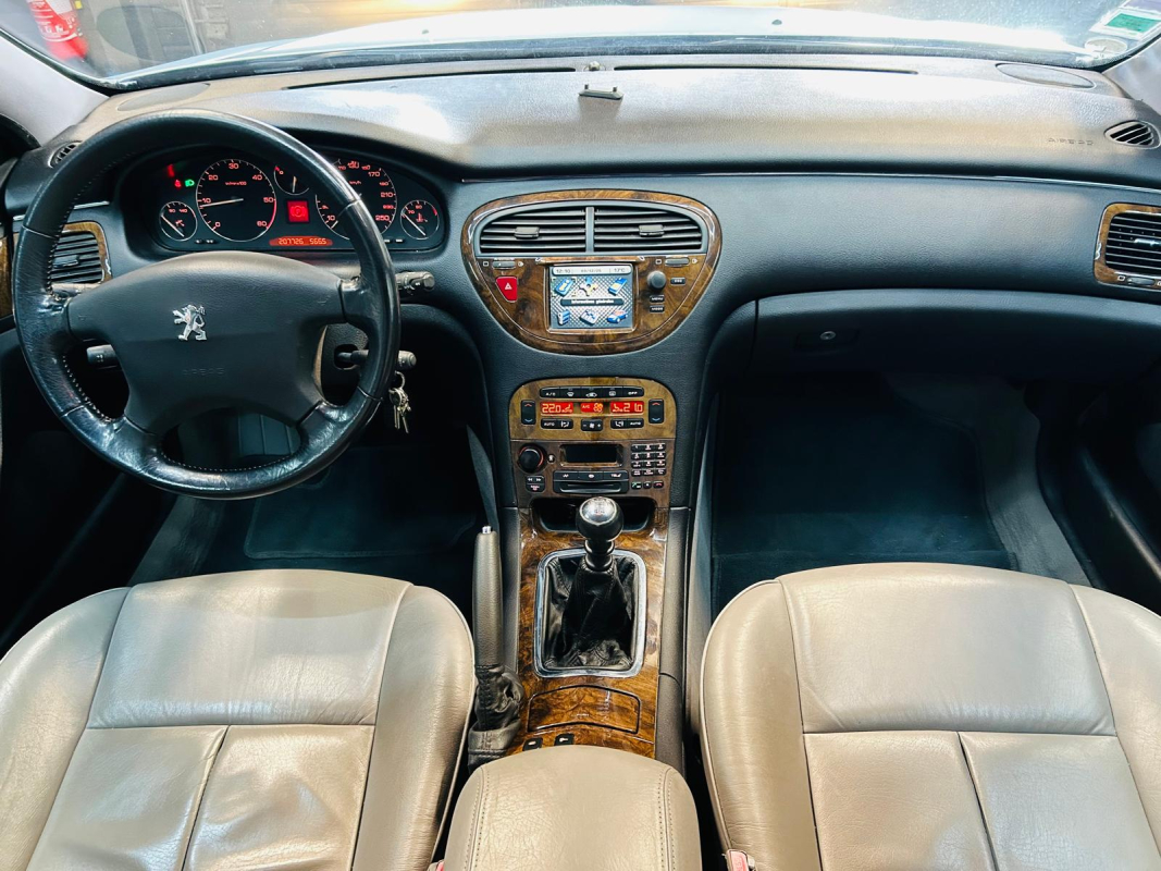 Peugeot 607 — 12