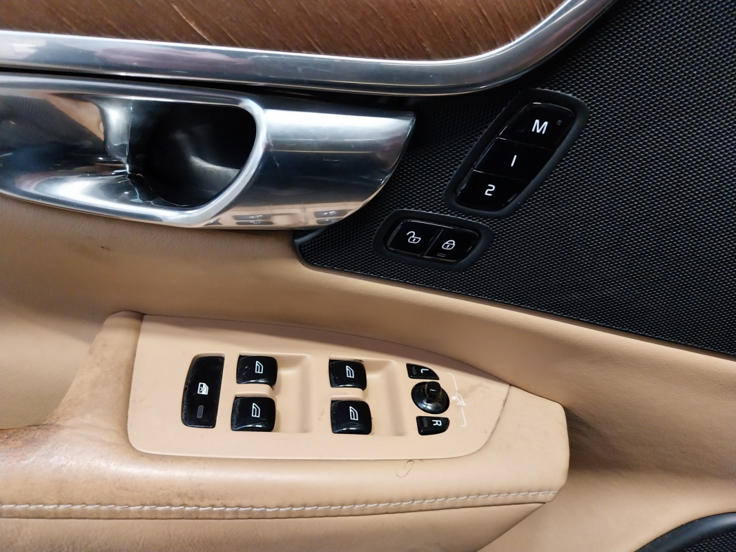 Volvo S90 — 28