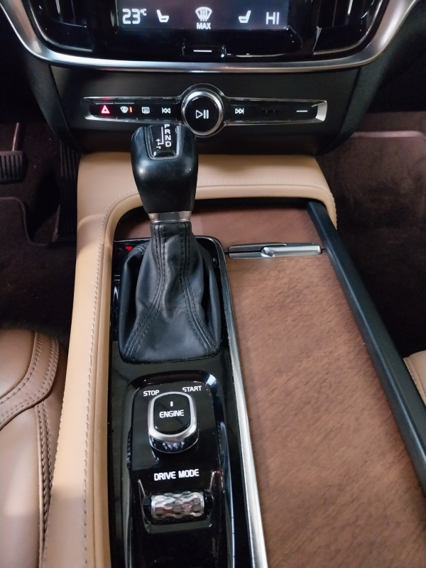 Volvo S90 — 27