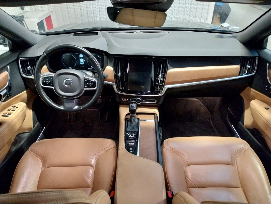 Volvo S90 — 9