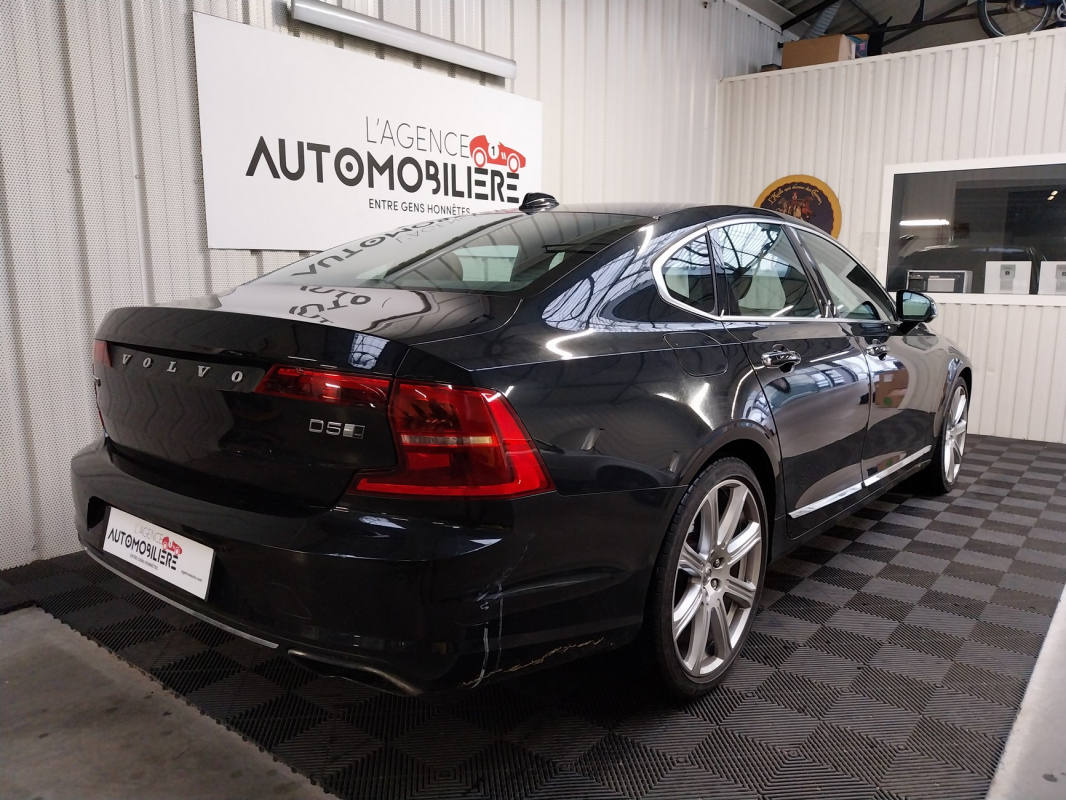 Volvo S90 — 5