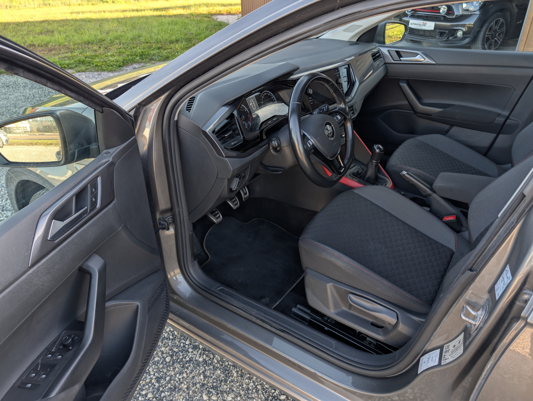 Volkswagen Polo — 12