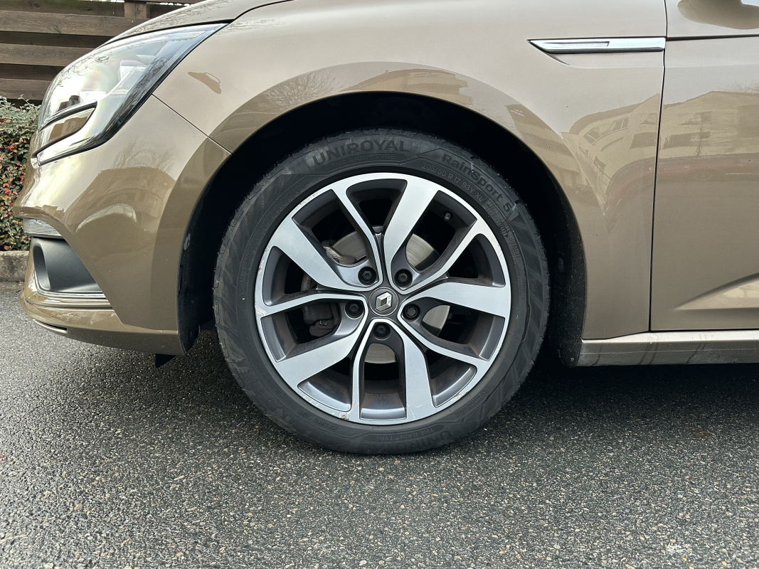 Renault Megane — 9