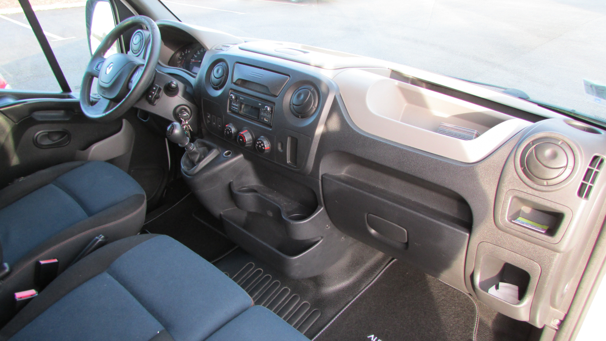 Renault Master — 9