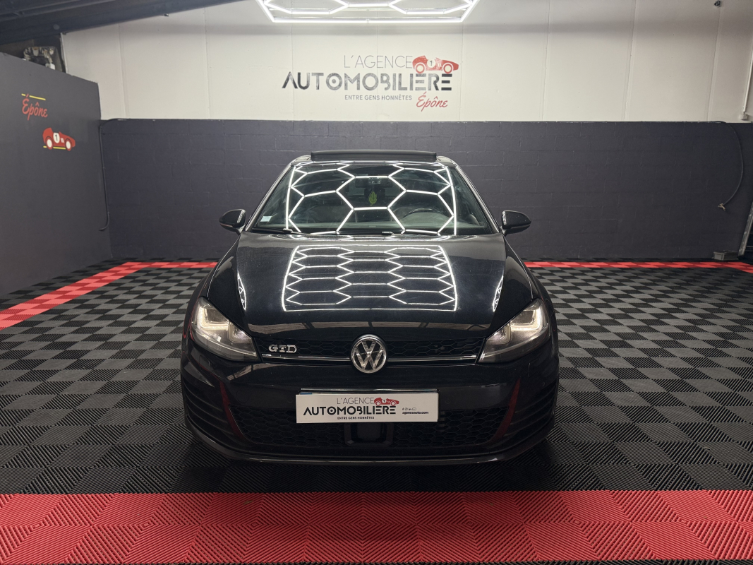 Volkswagen Golf — 2