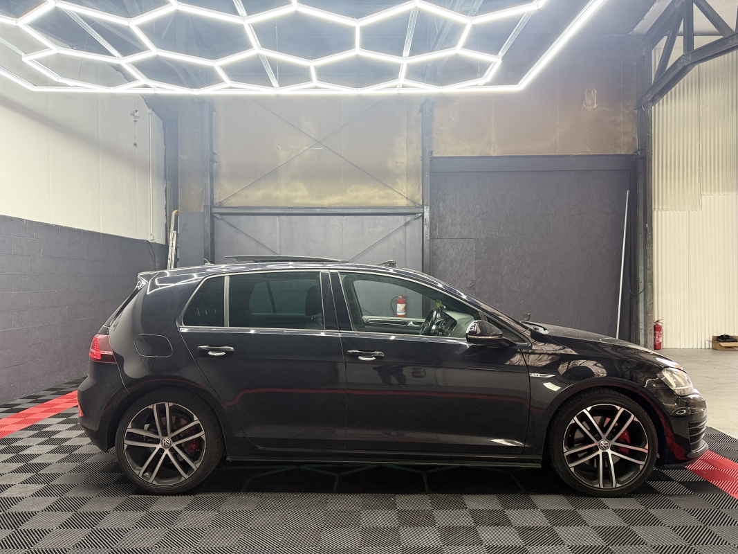 Volkswagen Golf — 4
